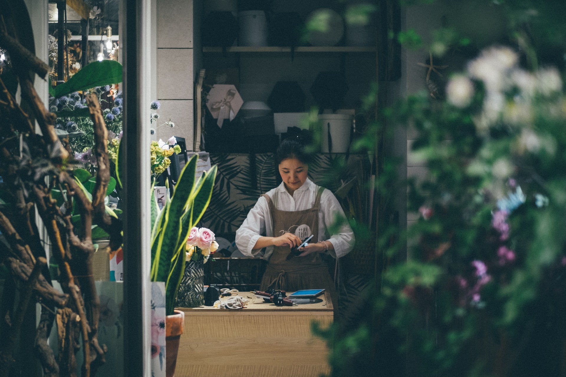 Tips from a Florist for taking the perfect flower photo - 800 Flower Dubai