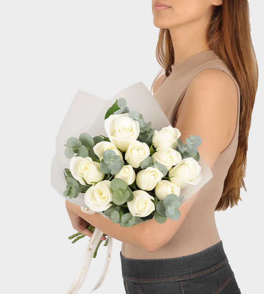 12 White Roses