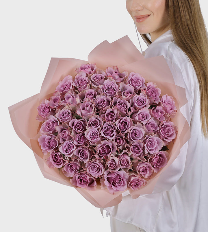 Bouquet of 50 premium purple roses symbolizing admiration and beauty – elegant floral gift with message card