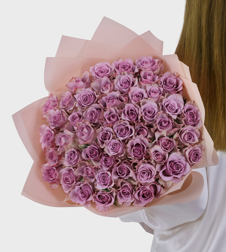 Bouquet of 50 premium purple roses symbolizing admiration and beauty – elegant floral gift with message card