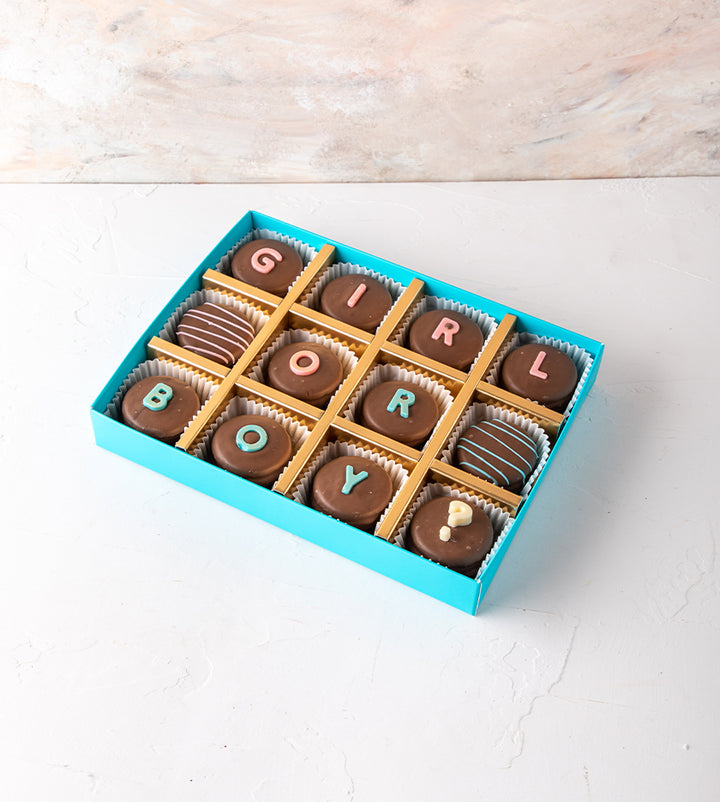 Gender reveal chocolate-covered Oreo cookies with pink or blue filling – box size 24x18x3.5 cm