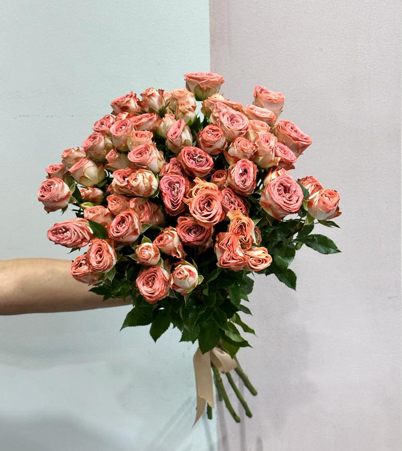 10 Stems of Media Spray Roses