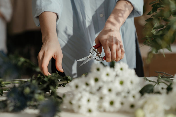 How to Create a Romantic Floral Arrangement for Wedding Anniversary | 800 Flower