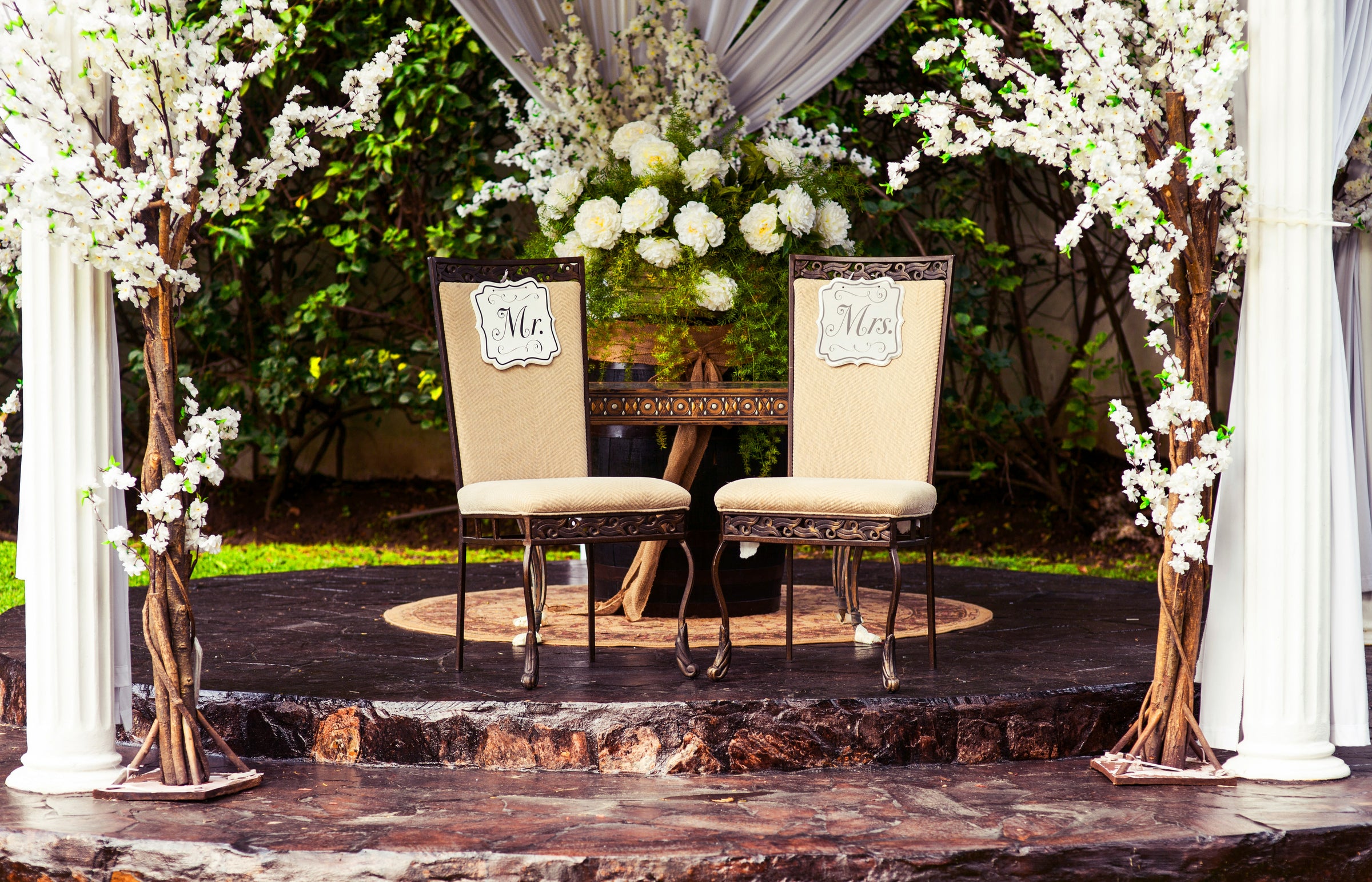 Weddings, curated with distinction.
